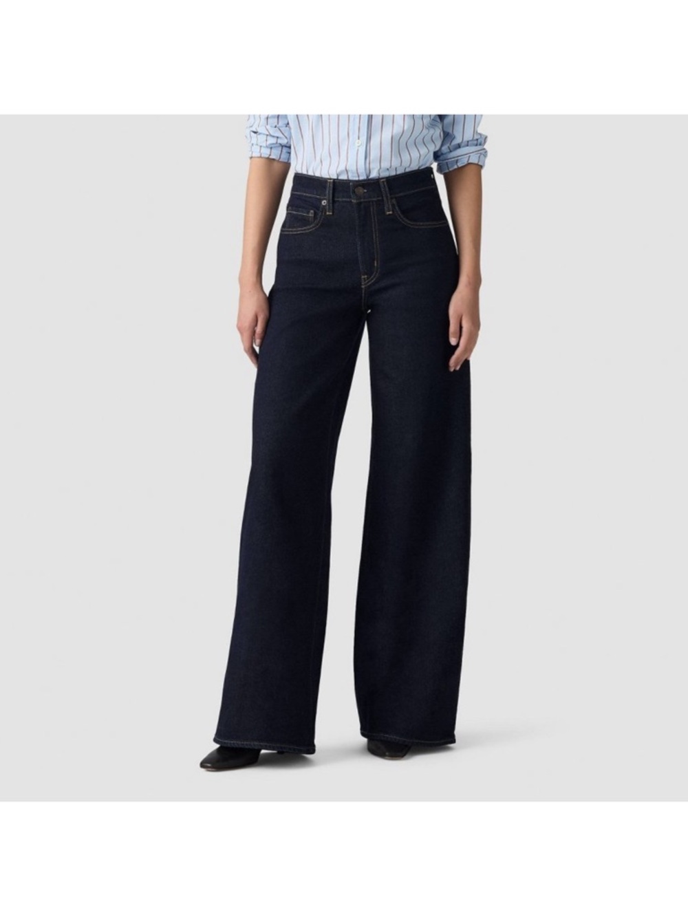Levi's Women's 728 High-Rise Wide Leg
Jeans - Retro Rinse 33